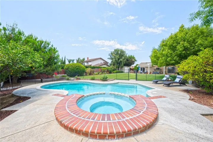 17622 La Entrada Drive, Yorba Linda, California 92886