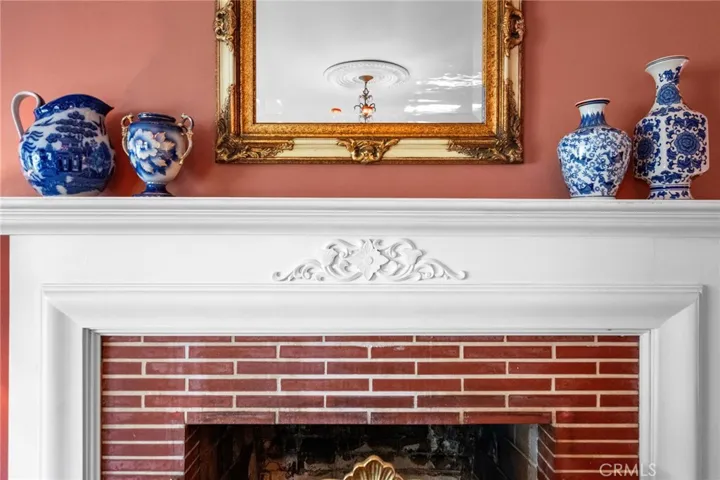 Mantle detail