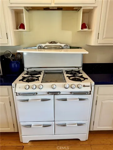 Original O'Keefe & Merritt gas stove included