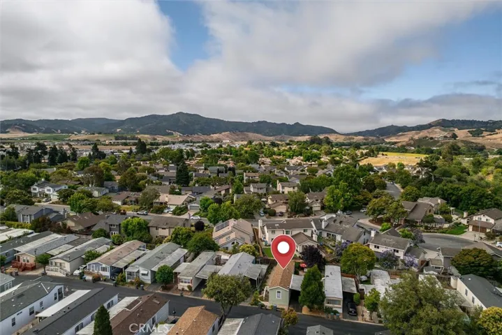 So close to everything SLO has to offer! Take a stroll to Trader Joes or Starbucks, practically across the street!