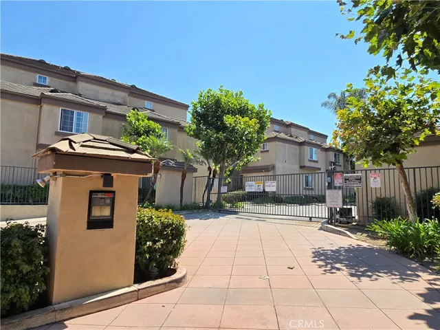 Beautiful Gated community built in 1990 with Pool, Spa, exercise Room and community room