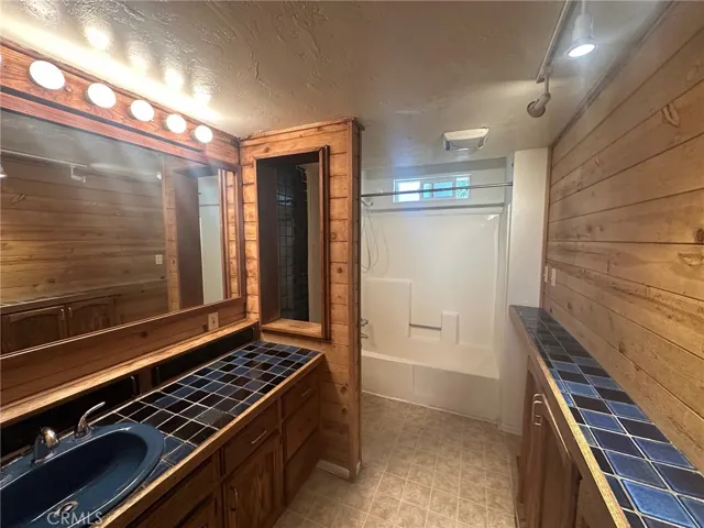 Primary bath   II
