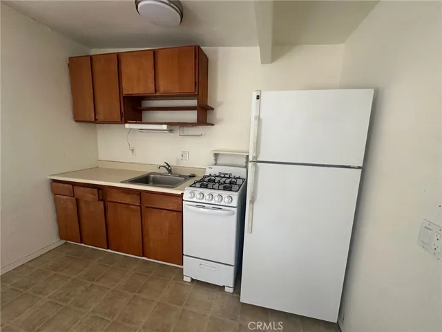 Rear unit - kitchen 

