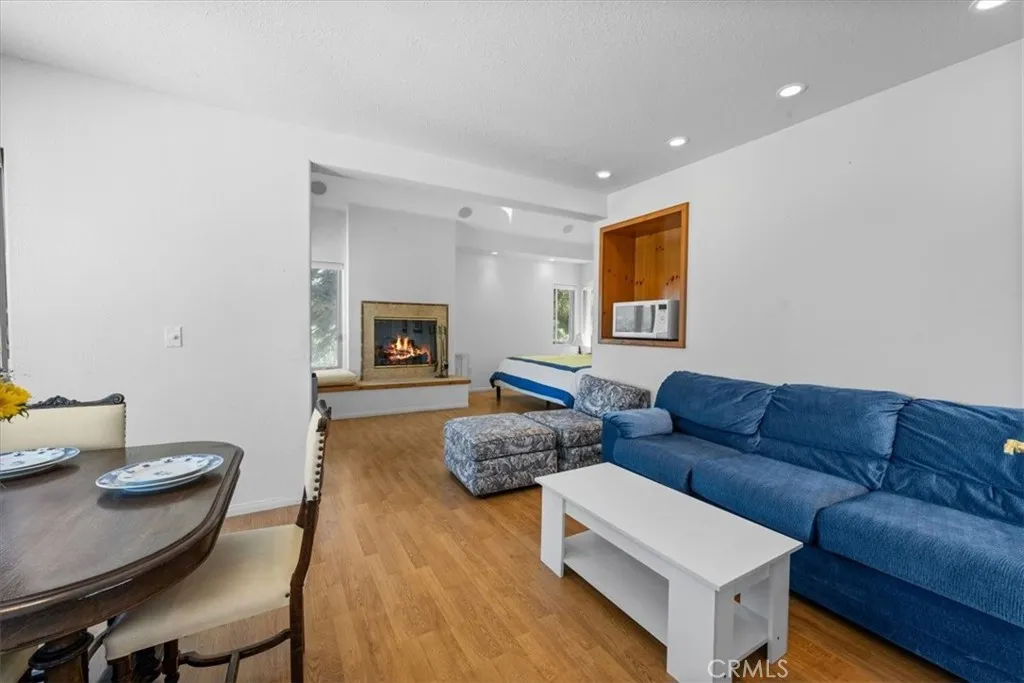 38512 North Shore Drive, Fawnskin, California 92333 home-pic-9