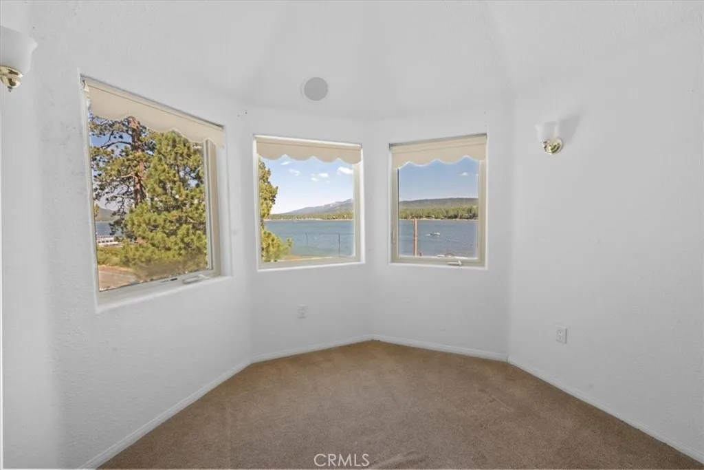 38512 North Shore Drive, Fawnskin, California 92333 home-pic-35