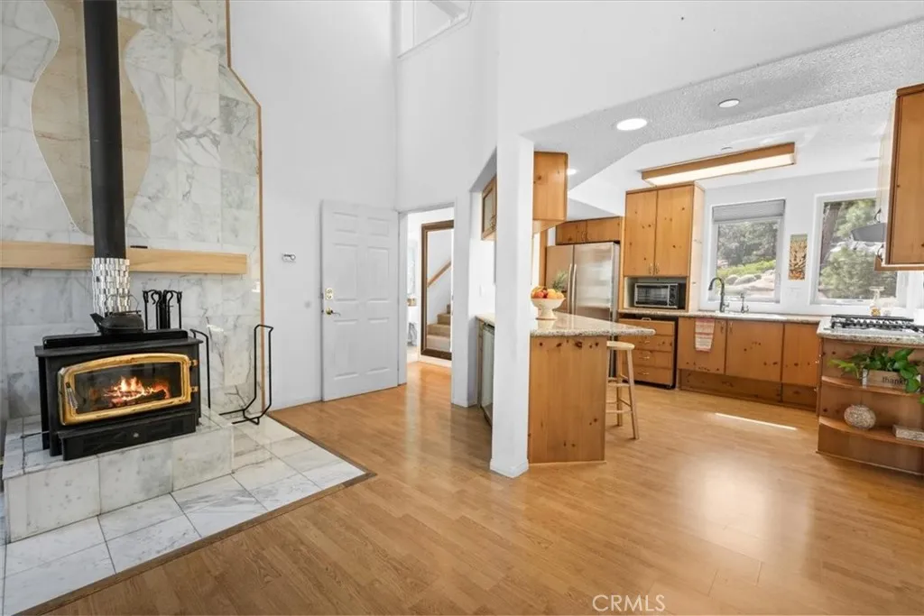 38512 North Shore Drive, Fawnskin, California 92333 home-pic-18