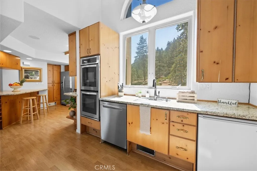 38512 North Shore Drive, Fawnskin, California 92333 home-pic-21