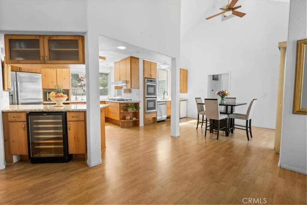 38512 North Shore Drive, Fawnskin, California 92333 home-pic-17