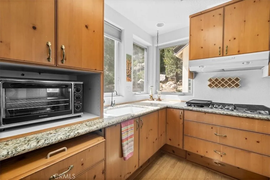 38512 North Shore Drive, Fawnskin, California 92333 home-pic-20