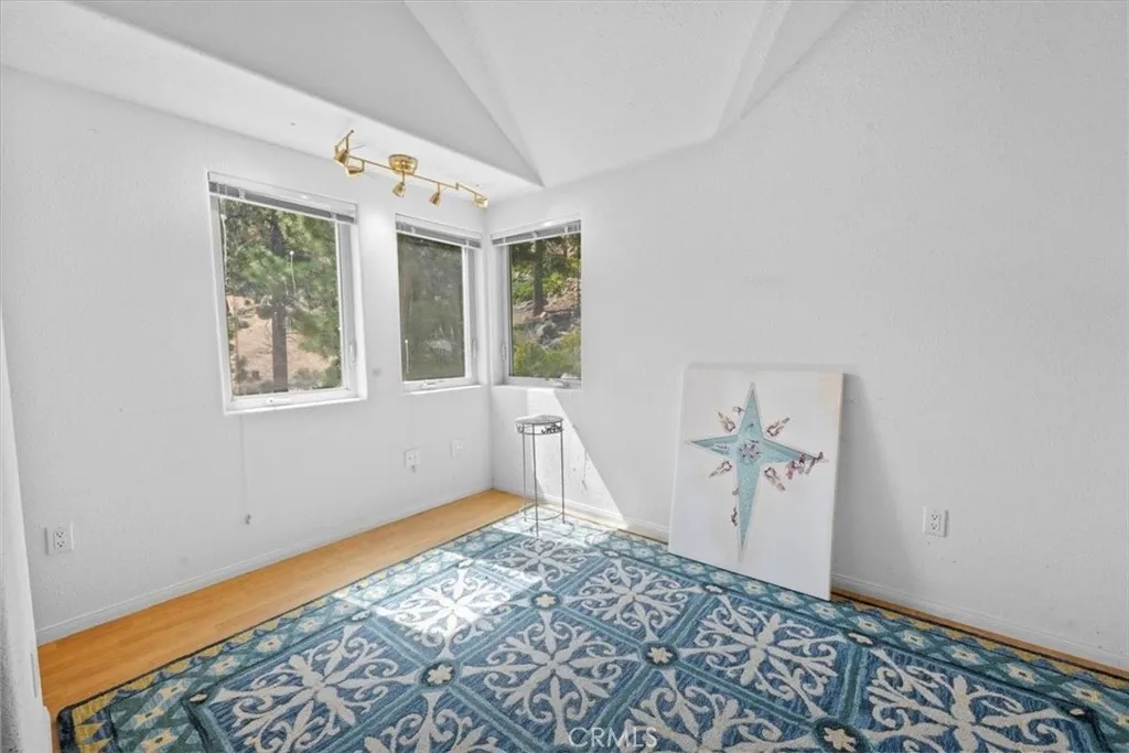 38512 North Shore Drive, Fawnskin, California 92333 home-pic-33