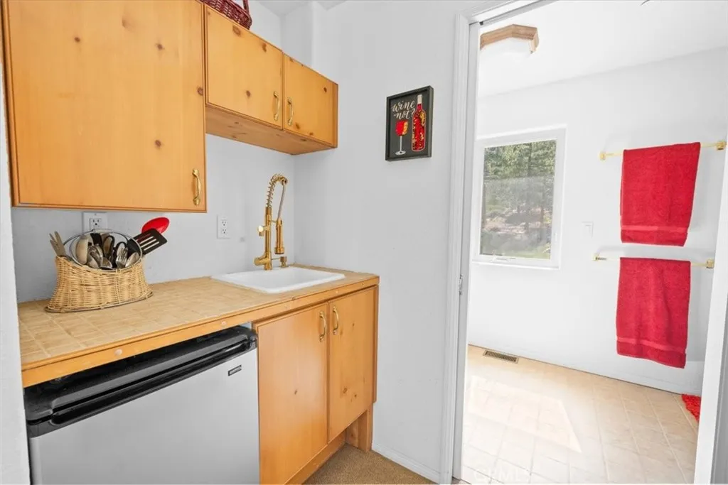 38512 North Shore Drive, Fawnskin, California 92333 home-pic-30