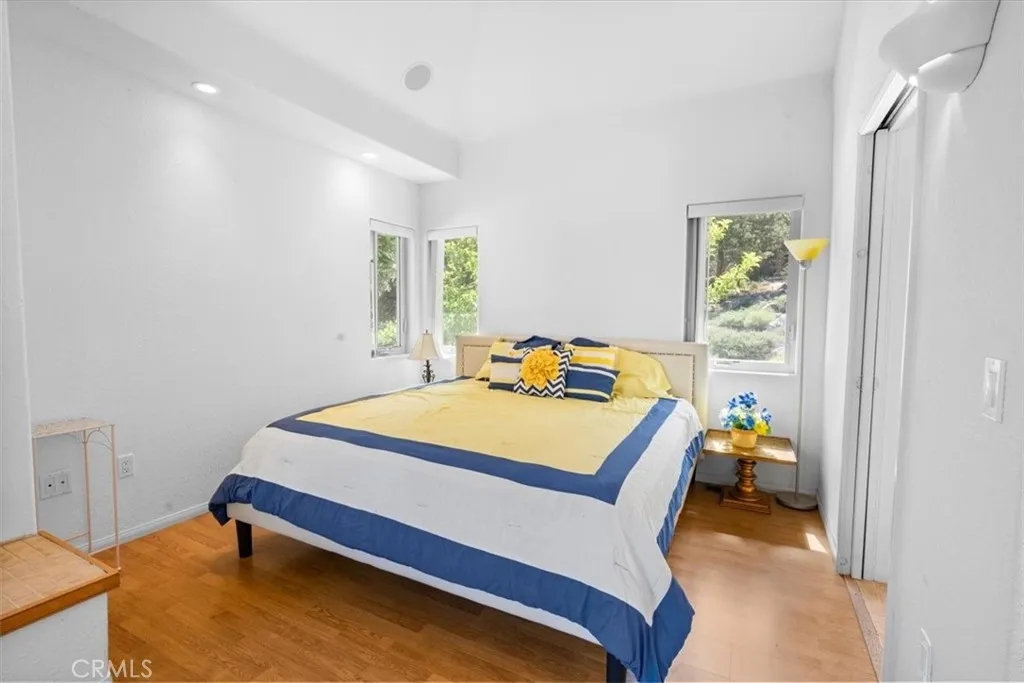 38512 North Shore Drive, Fawnskin, California 92333 home-pic-11