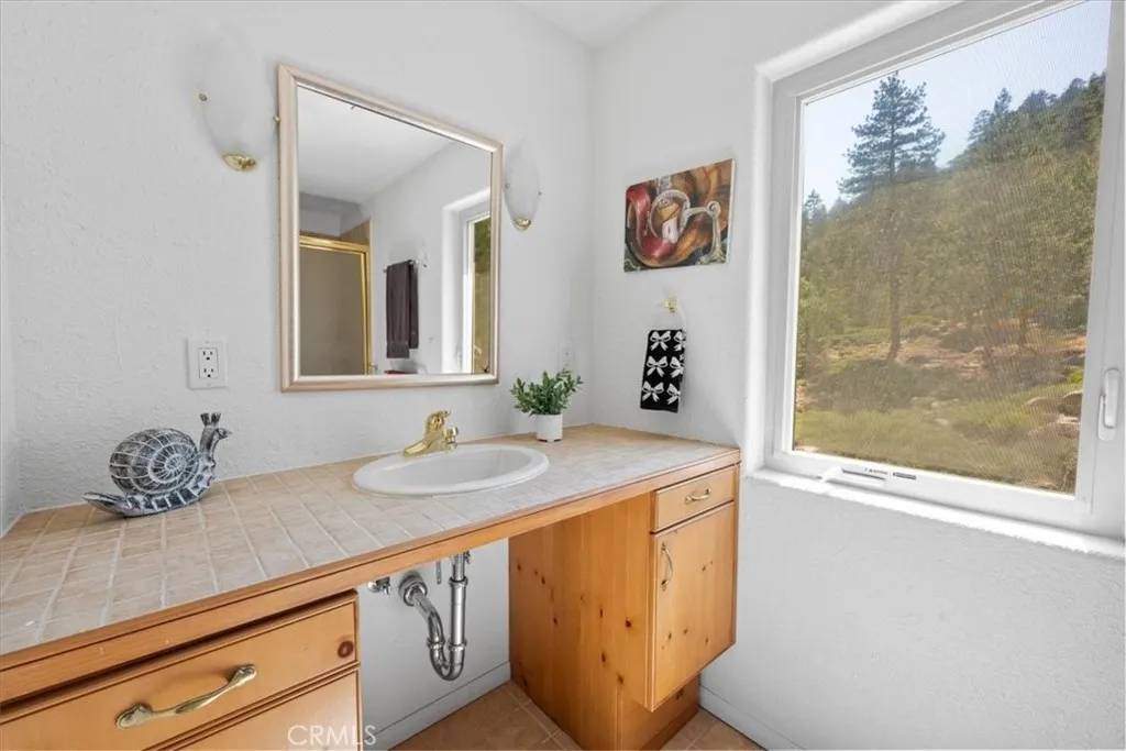 38512 North Shore Drive, Fawnskin, California 92333 home-pic-31