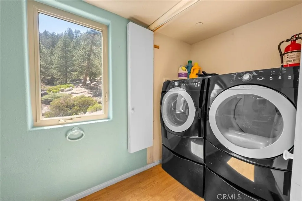 38512 North Shore Drive, Fawnskin, California 92333 home-pic-15