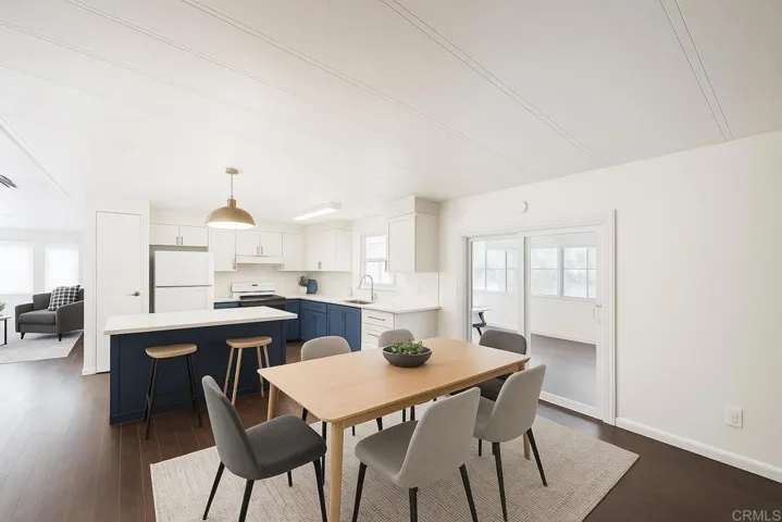 Virtual image of what the family room could become (an additional dining area or a family room).