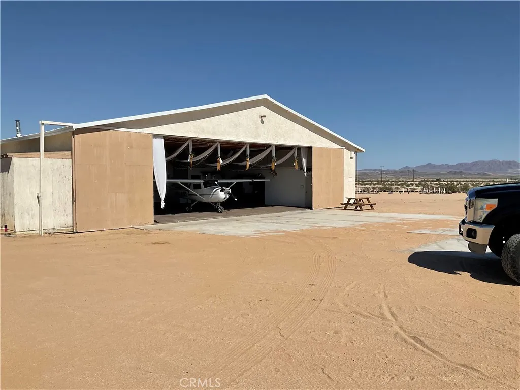 76421 Amboy Road, 29 Palms, California 92277 home-pic-0