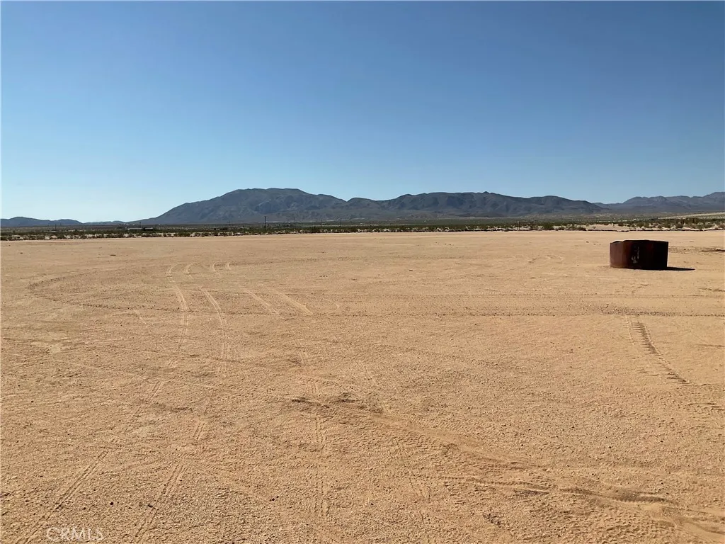 76421 Amboy Road, 29 Palms, California 92277 home-pic-10