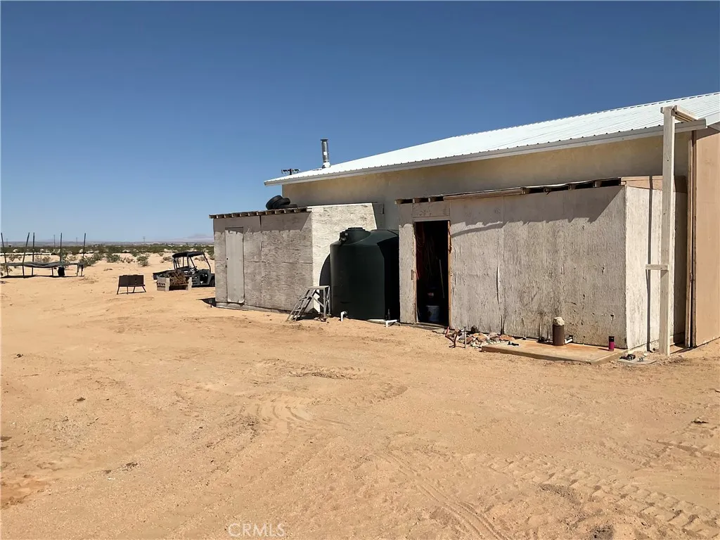 76421 Amboy Road, 29 Palms, California 92277 home-pic-8