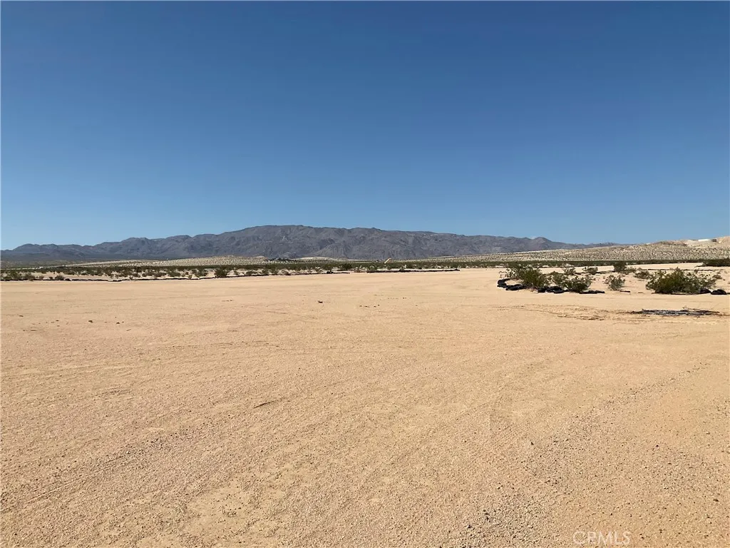 76421 Amboy Road, 29 Palms, California 92277 home-pic-9