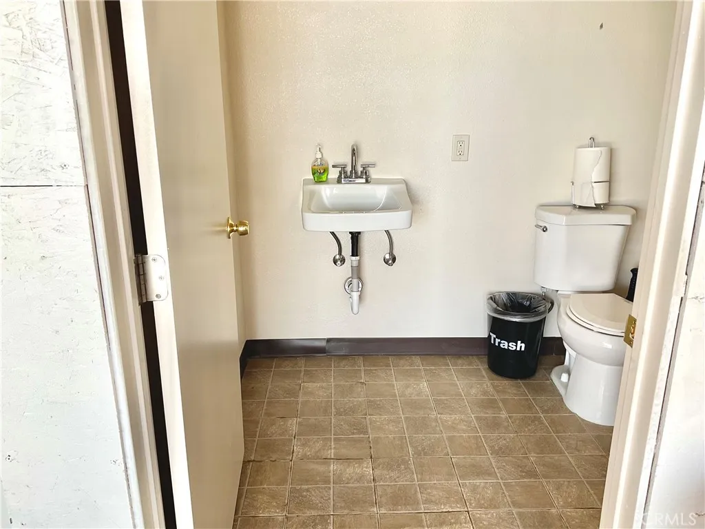 76421 Amboy Road, 29 Palms, California 92277 home-pic-16