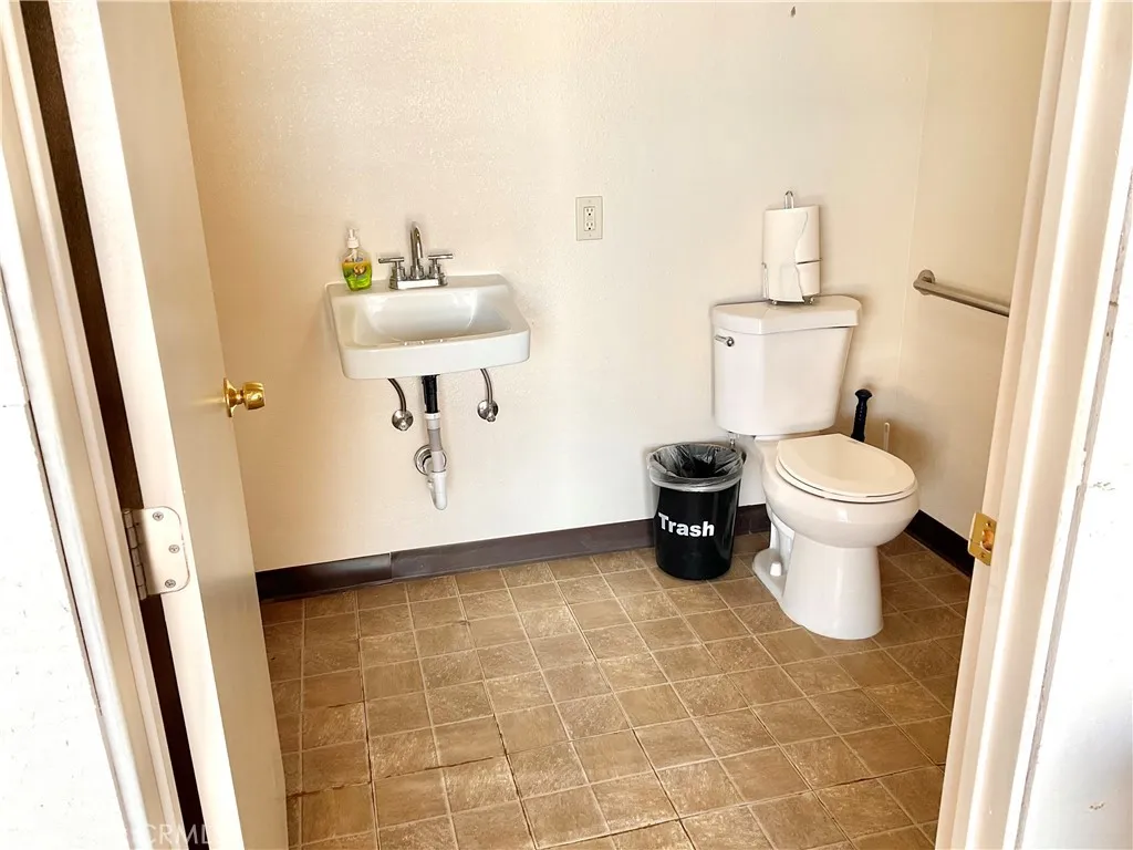 76421 Amboy Road, 29 Palms, California 92277 home-pic-18