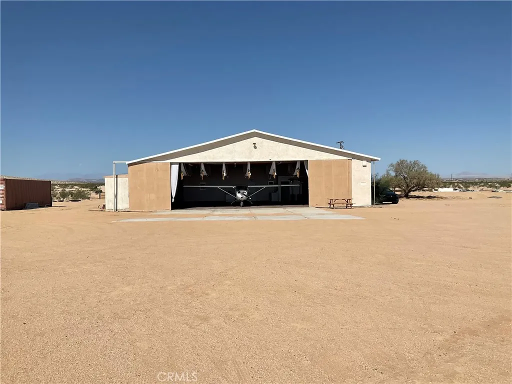 76421 Amboy Road, 29 Palms, California 92277 home-pic-2