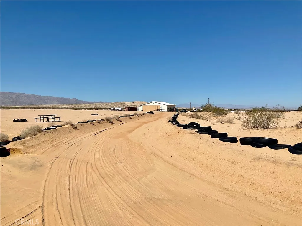 76421 Amboy Road, 29 Palms, California 92277 home-pic-43