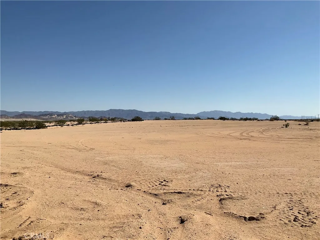 76421 Amboy Road, 29 Palms, California 92277 home-pic-5