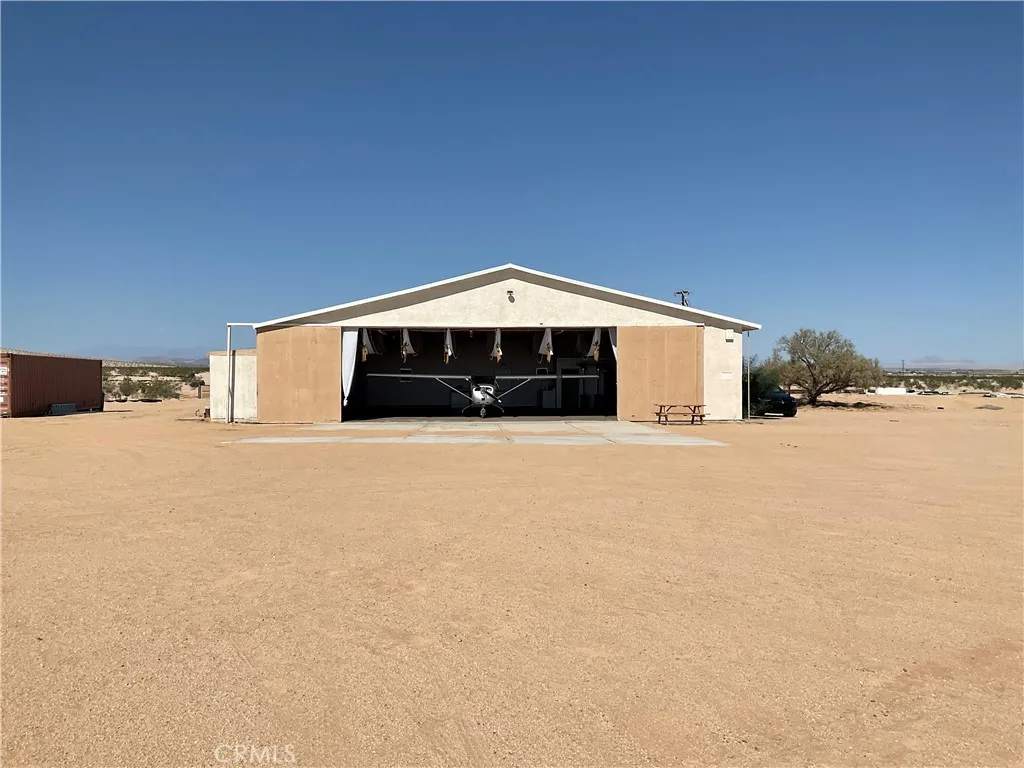 76421 Amboy Road, 29 Palms, California 92277 home-pic-4