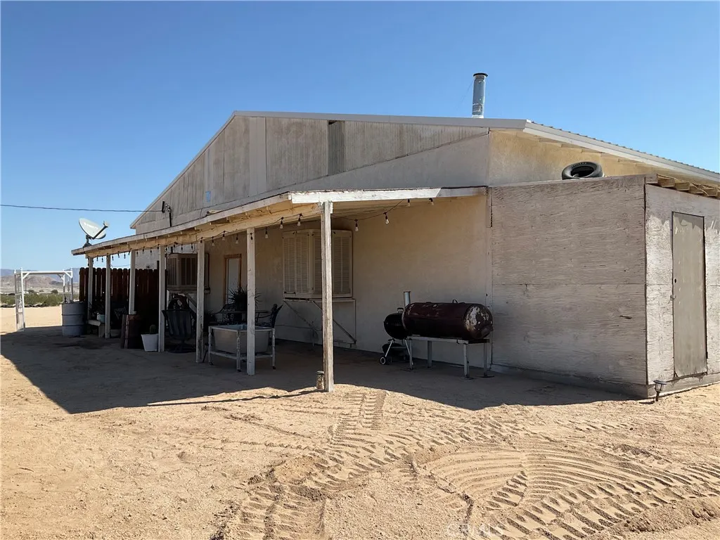 76421 Amboy Road, 29 Palms, California 92277 home-pic-3