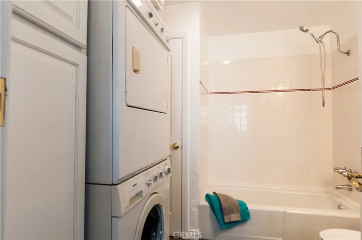 328 Rosecrans Avenue, Manhattan Beach, California 90266