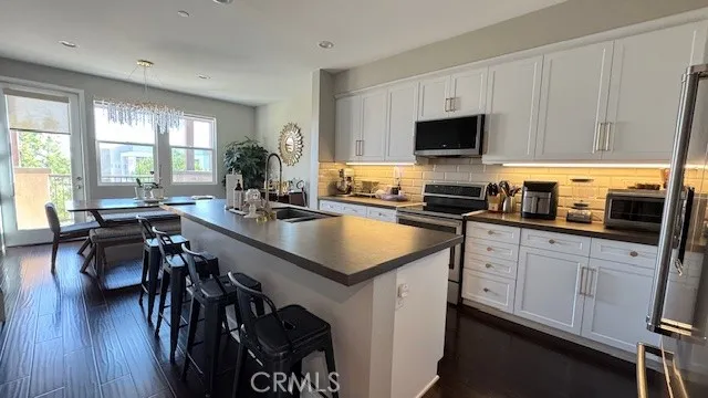 535 W Foothill Boulevard 102, Glendora, California 91741, 2 Bedrooms Bedrooms, ,3 BathroomsBathrooms,Residential,For Sale,Foothill,CV25162020