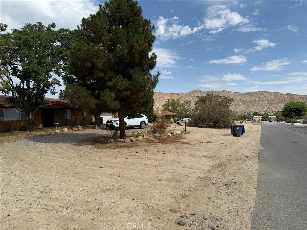7344 Palm Avenue, Yucca Valley, California 92284 home-pic-2