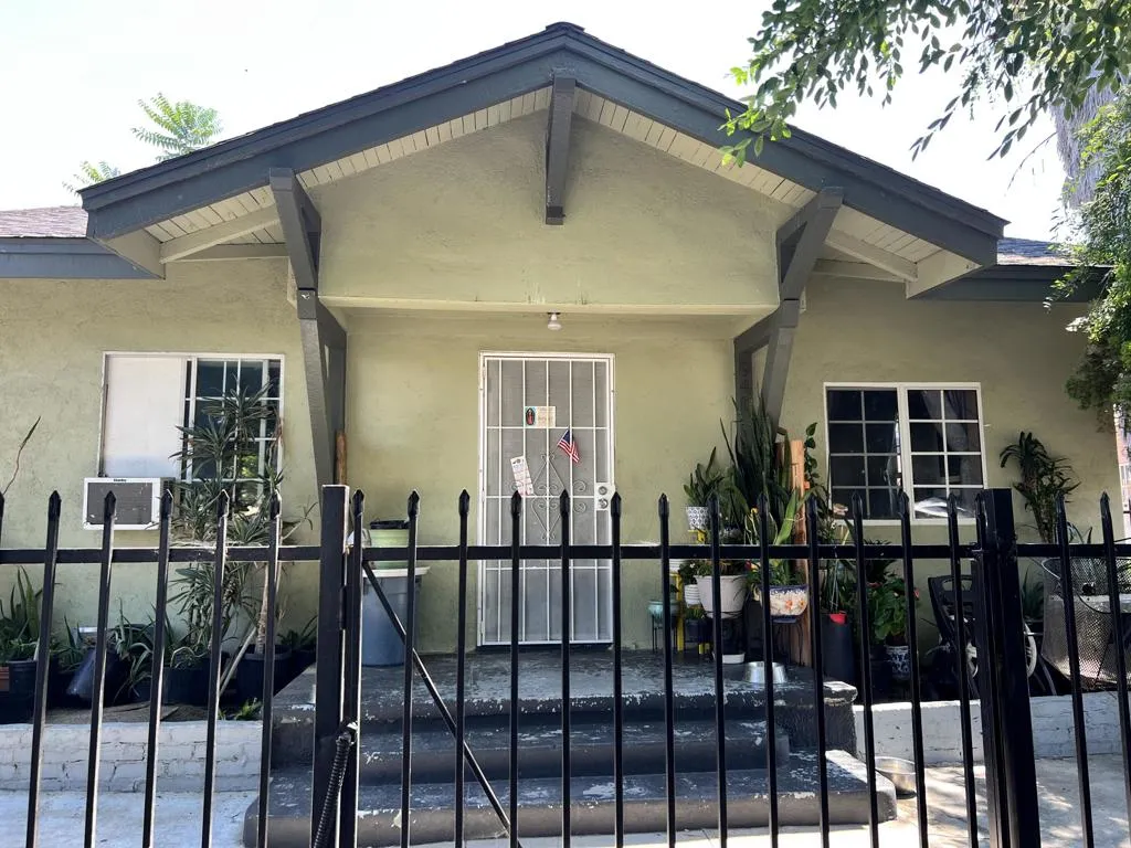 940 E 49th Street, Los Angeles, California 90011, 3 Bedrooms Bedrooms, ,2 BathroomsBathrooms,Residential,For Sale,49th,219132915DA