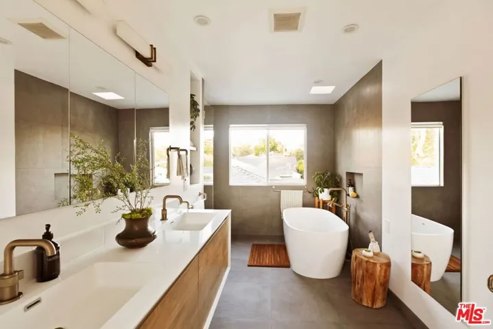 12518 Everglade Street, Los Angeles, California 90066