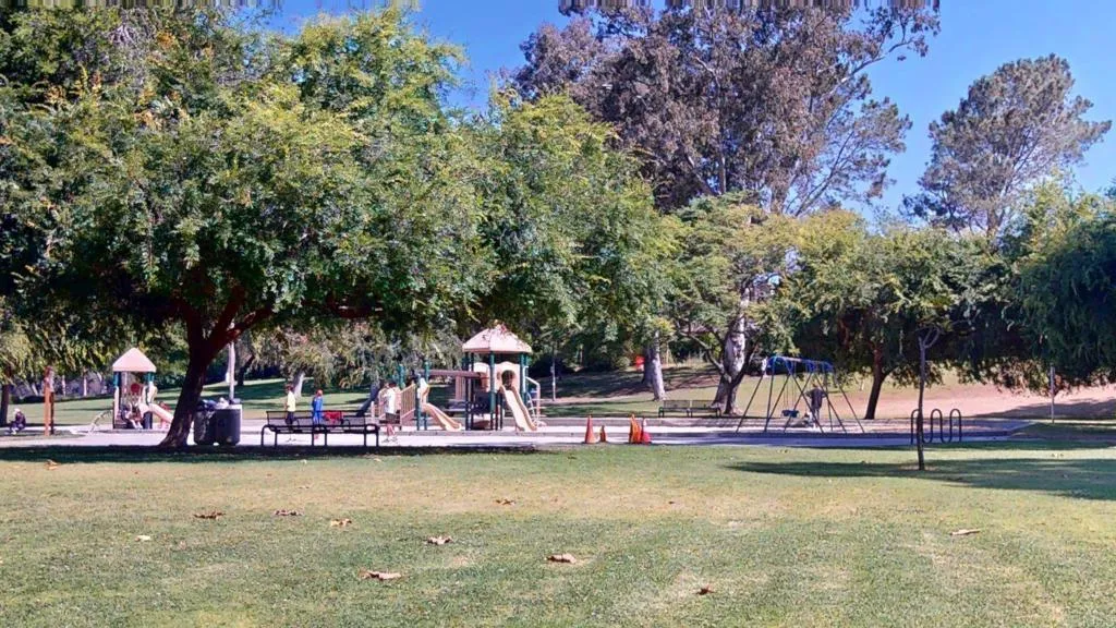 8340 Via Sonoma F, La Jolla, California 92037 home-pic-17