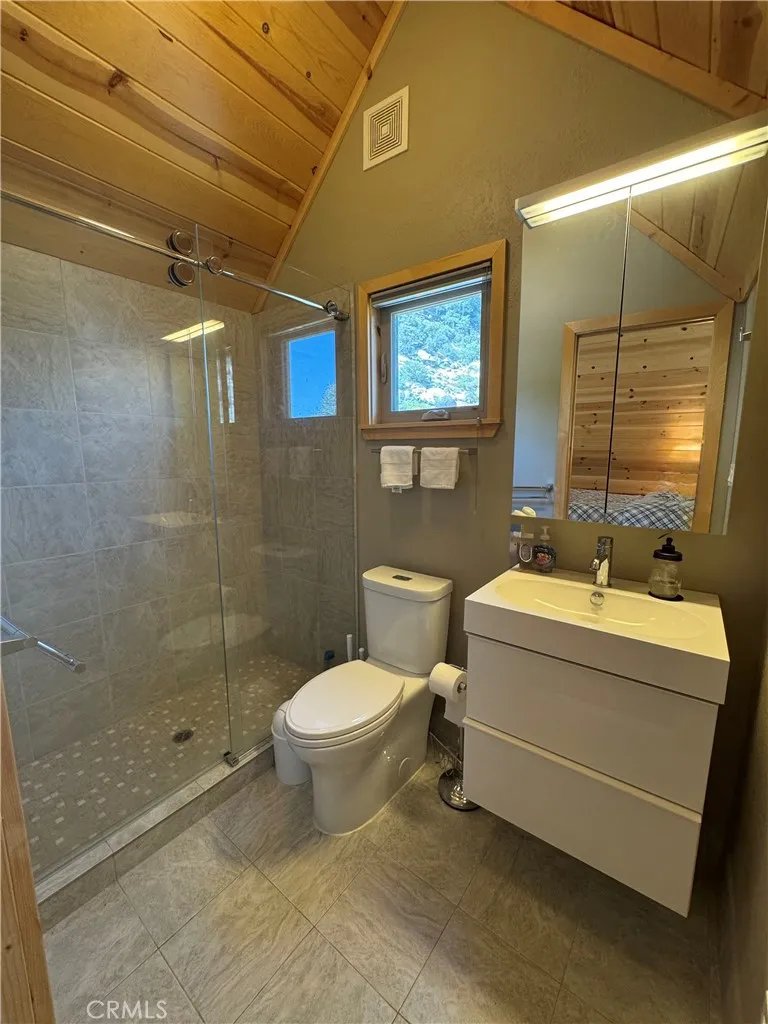 38532 N Shore Drive, Fawnskin, California 92333 home-pic-48