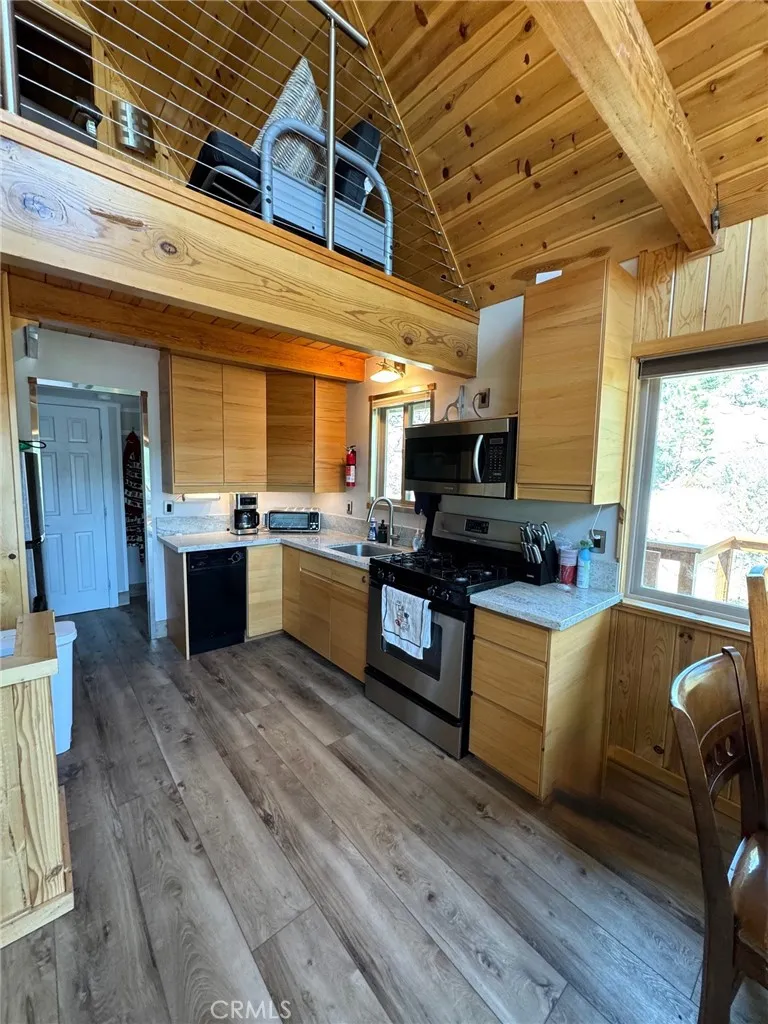 38532 N Shore Drive, Fawnskin, California 92333 home-pic-34