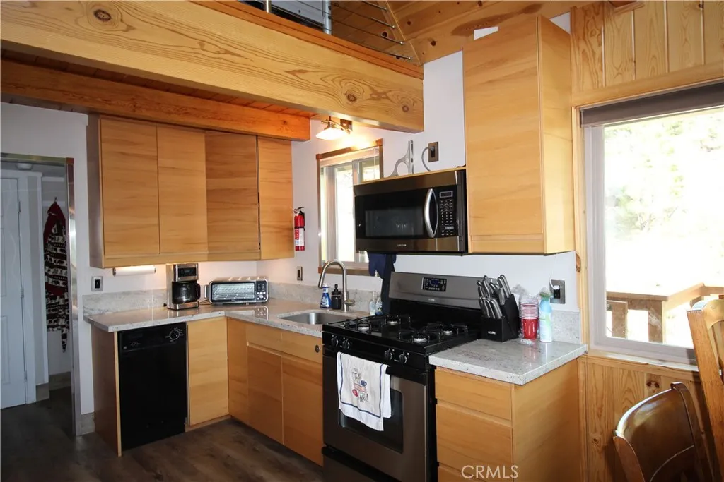 38532 N Shore Drive, Fawnskin, California 92333 home-pic-33
