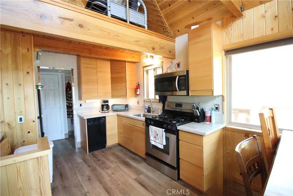 38532 N Shore Drive, Fawnskin, California 92333 home-pic-32