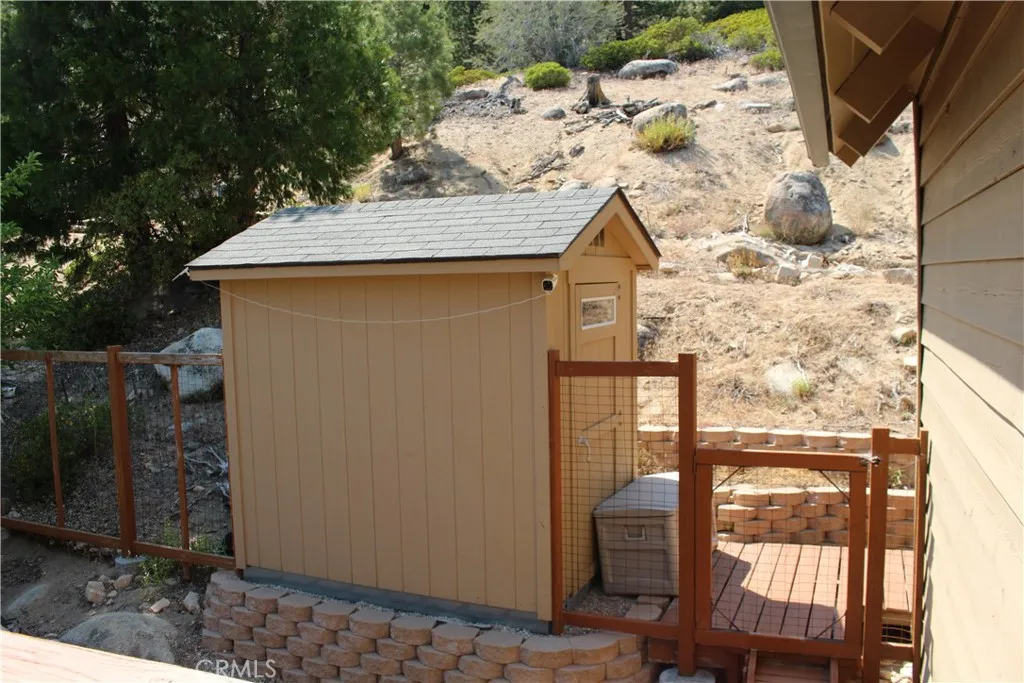 38532 N Shore Drive, Fawnskin, California 92333 home-pic-20