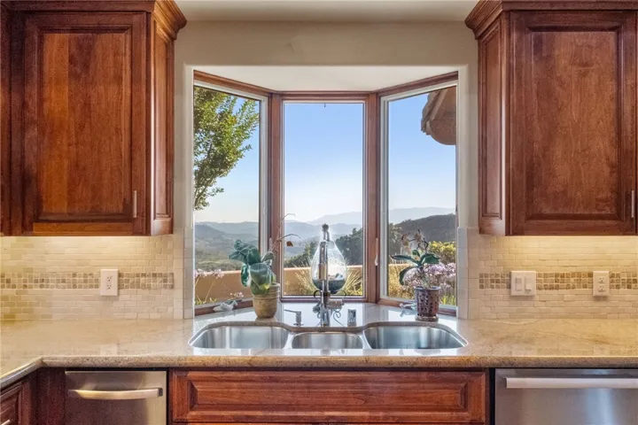 45250 Tomasito Circle, Temecula, California 92590