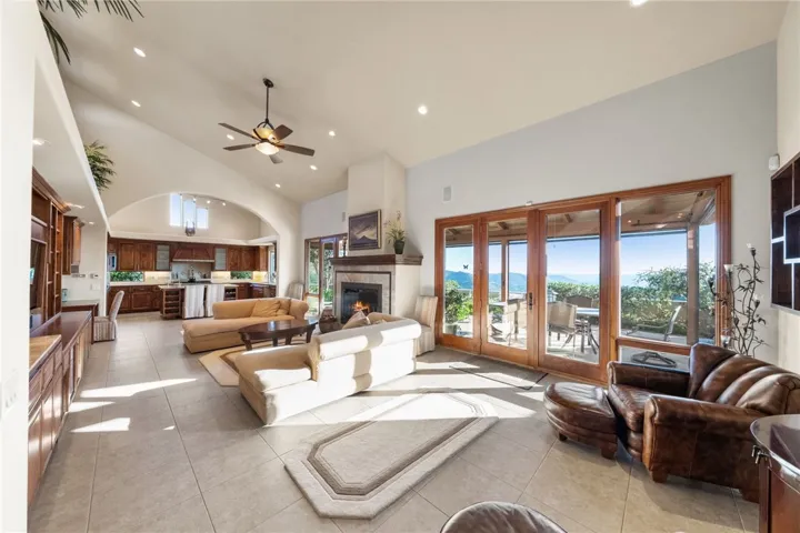 45250 Tomasito Circle, Temecula, California 92590