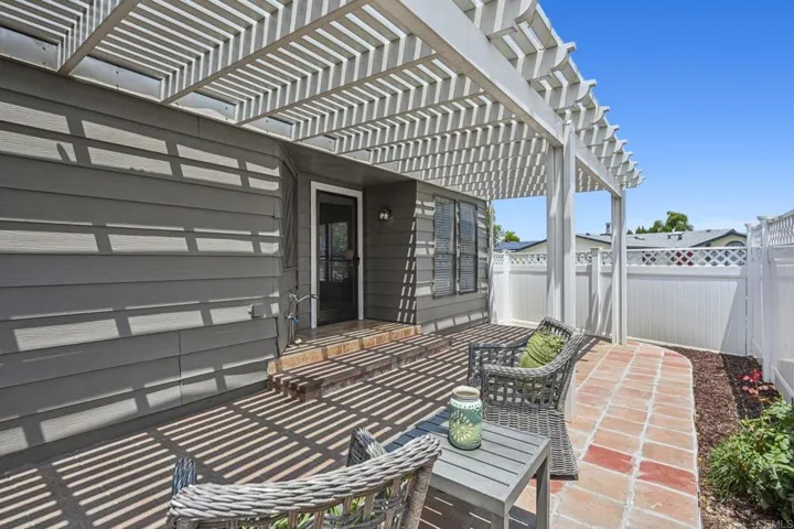 631 Via Costa Rica, Vista, California 92081