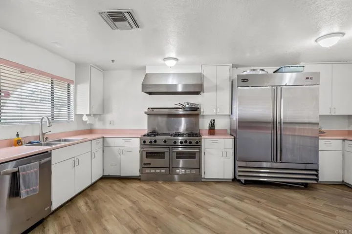 631 Via Costa Rica, Vista, California 92081