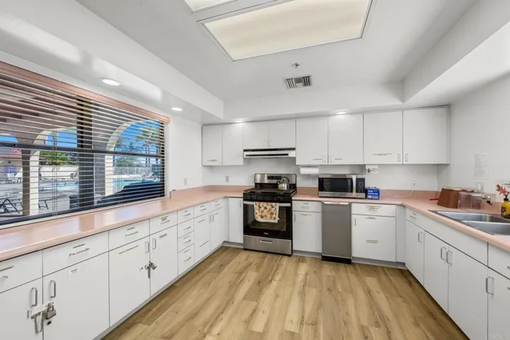 631 Via Costa Rica, Vista, California 92081