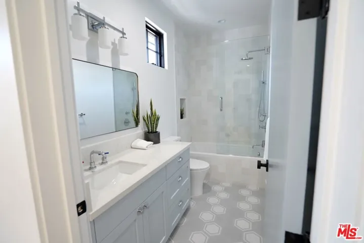 1441 S Oakhurst Drive, Los Angeles, California 90035