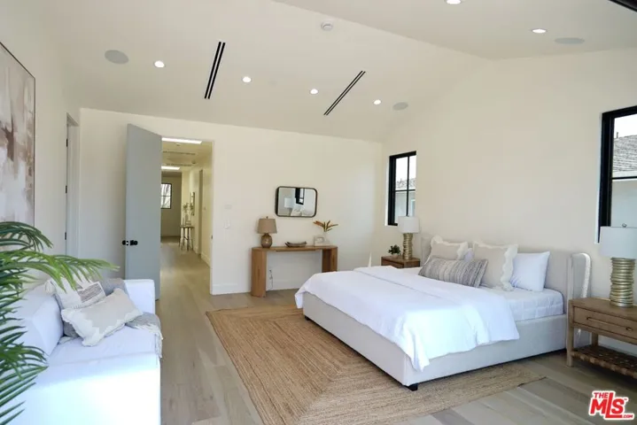 1441 S Oakhurst Drive, Los Angeles, California 90035