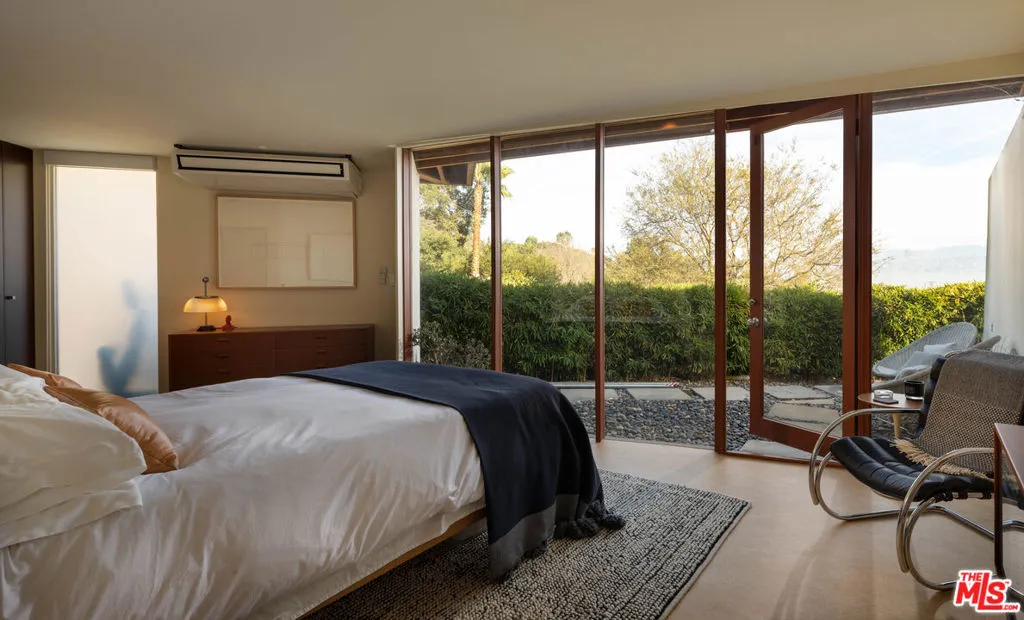 7316 Caverna Drive, Los Angeles, California 90068 home-pic-10