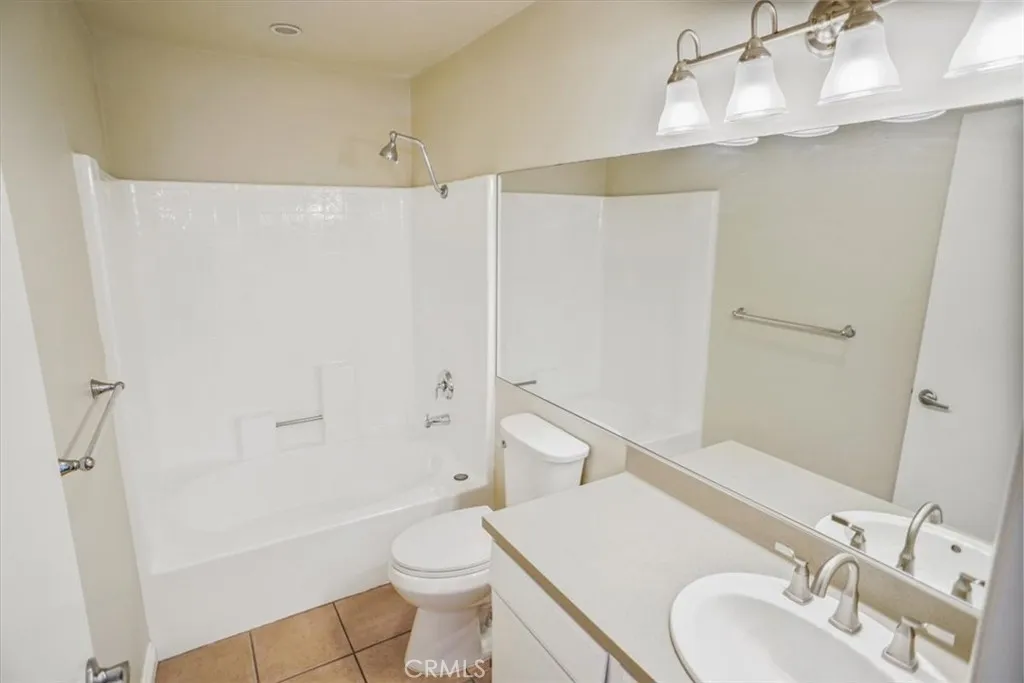 11230 Peach Grove Street 206, North Hollywood, California 91601 home-pic-11